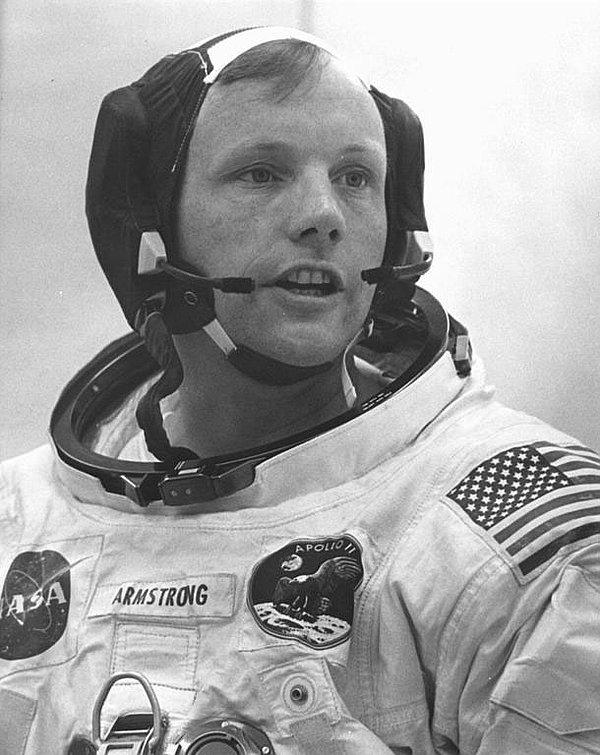 5. İlk Ay'a ayak basan insan Neil Armstrong'dur.  (1969)