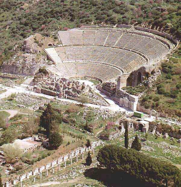 9. Dünyada ilk tiyatro Yunan uygarlığında kurulmuştur.