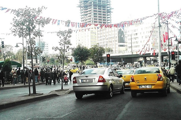 21. Mecidiyeköy "kalabalık kokusu"