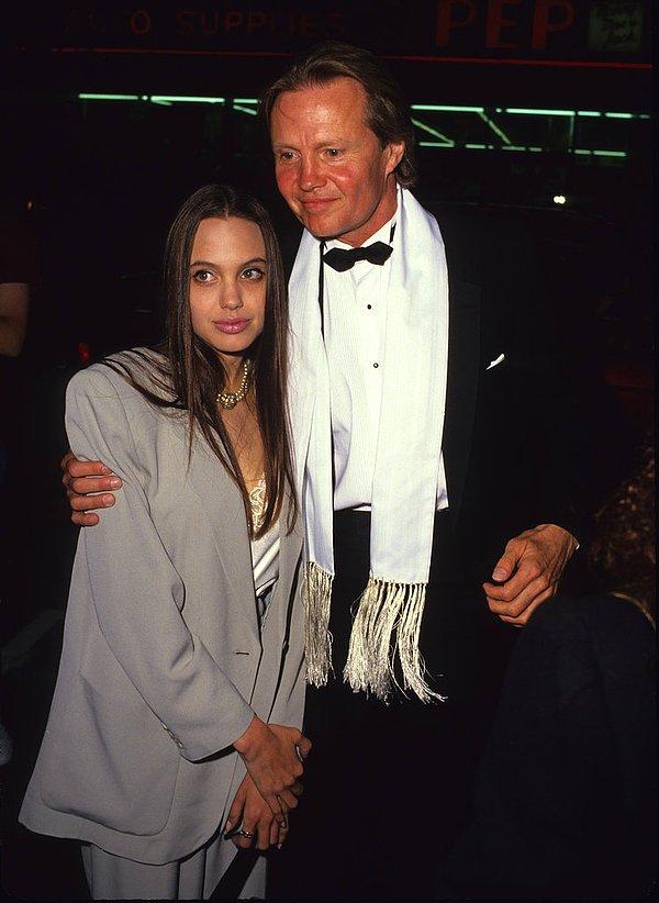 Angelina Jolie, 1980