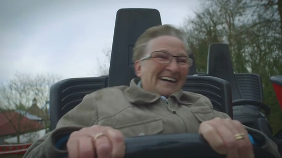 78 Yaşında İlk Kez Roller Coaster'a Binen Nine