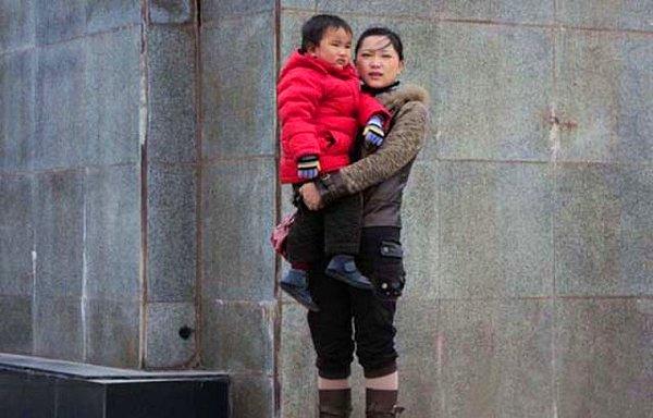 7 yaşındaki Chen Xiaotian'a kötü niyetli beyin tümörü teşhisi konulduktan bir kaç ay sonra annesinde de böbrek problemi ortaya çıktı