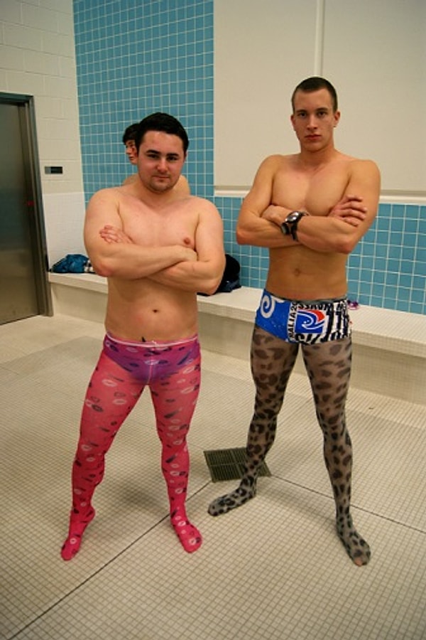 10. В бассейне...