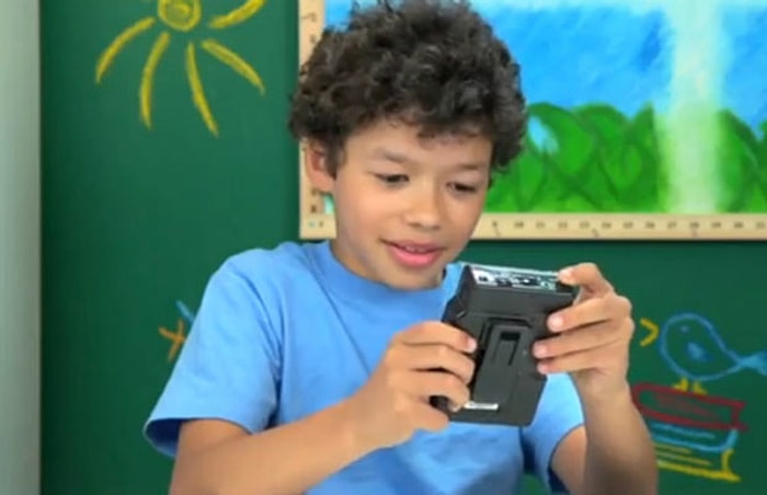 Hayatında İlk Defa Walkman Gören Çocuklar