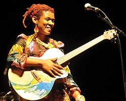 Afro-Latin Müziğin En İyi Temsilcilerinden Carmen Souza 17 Nisan'da Babylon'da
