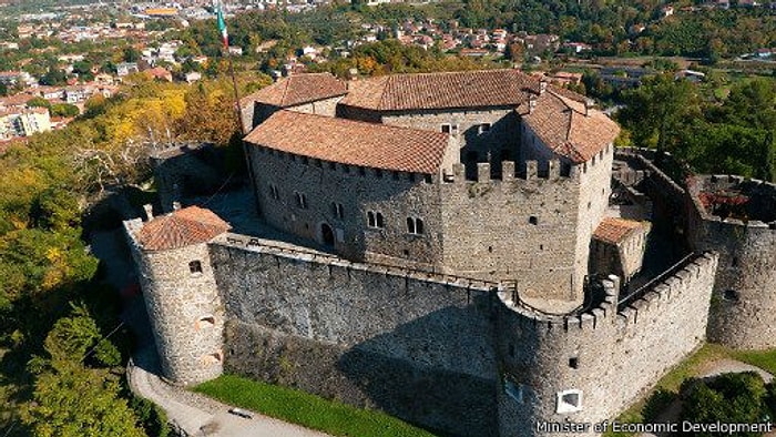 Osmanlı'ya Direnen Kale İnternette Satışta