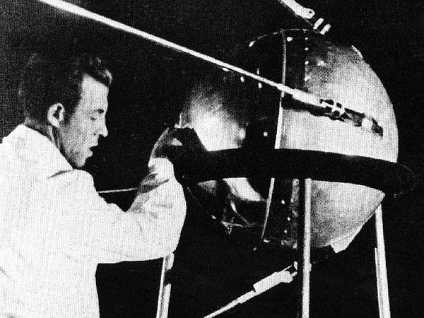 8. Sputnik'in 1957'de uzaya gönderildiği andan itibaren, Dünya çevresinde dolanmak üzere fırlatılmış toplamda 38.000 adet uydu bulunmaktadır.