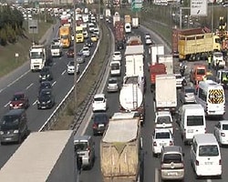 TEM'de TIR Kazası Trafiği Kilitledi!