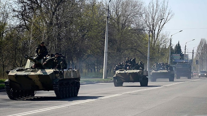 Rus Bayraklı Tanklar Ukrayna'da