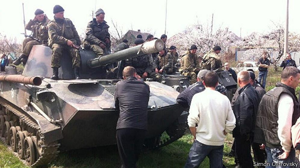 Ukrayna Krizi: Kramatorsk'ta Siviller Askerleri Engelliyor