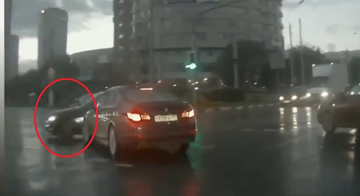 Rusya'da Amatör Kameraya Takılan Hayalet Araba