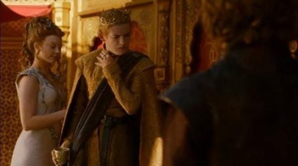 Joffrey şarabı içer