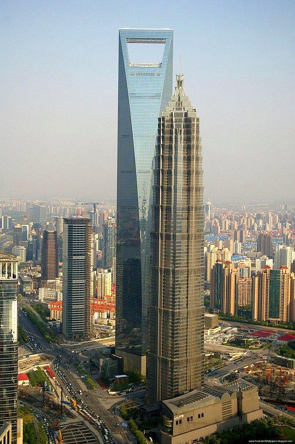 14. Jin Mao Tower (öndeki)