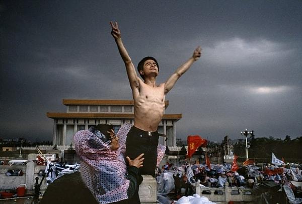 22. 1989 yılında bir eylemci... Tiananmen Meydanı, Pekin