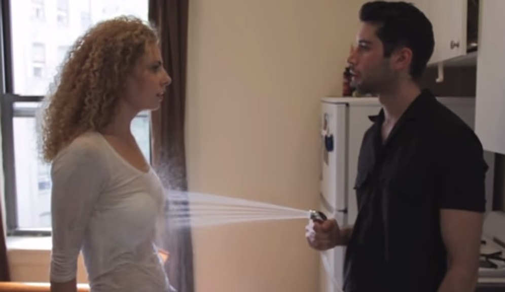 Sevgilinin Arkadaşıyla İstenmeyen Pozisyonlarda Yakalanmak