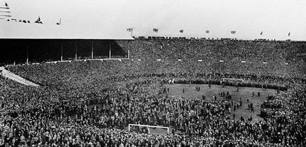 1. En fazla seyircinin izlediği bir Dünya Kupası maçı, 1950 Dünya Kupası finali oldu. Brezilya'nın Maracana Stadyumu'nda Brezilya ile Uruguay arasında oynanan final maçını toplam 199 bin 854 kişi izledi.