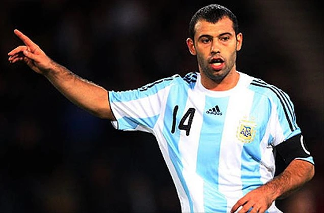 Mascherano Arjantin A Milli Takımı formasını ilk kez giydiği 16 Temmuz 2003 tarihinde henüz profesyonel seviyede hiçbir kulüpte forma giymemişti.