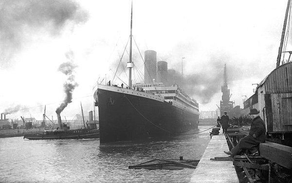 10. Titanik 1912′de limandan ayrılırken