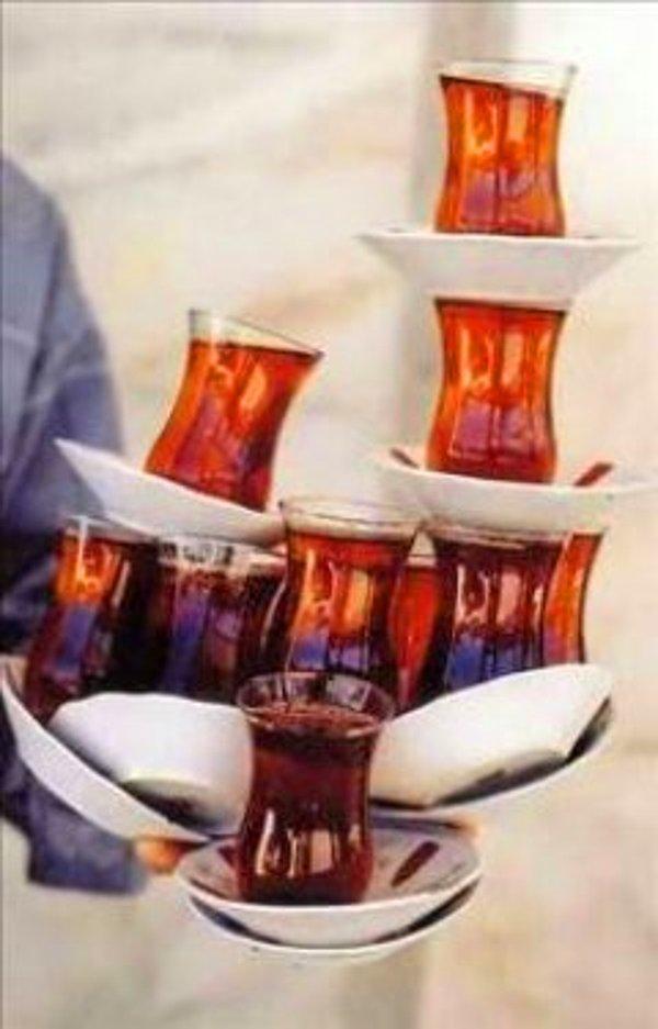 RTB Başkanı Mehmet Erdoğan, çay üzerinde değişik tarihlerde yaptırdıkları bilimsel araştırmalarda, insan sağlığının yanı sıra hayatı kolaylaştıran birçok faydasının da ortaya çıktığını açıkladı.