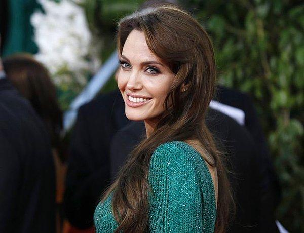Angelina Jolie-3 biyolojik,3 evlatlık 6 çocuğu var.