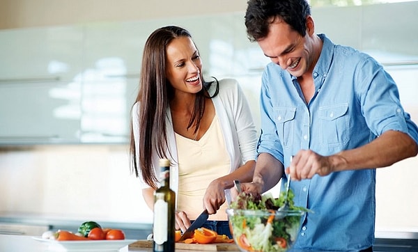 Вы должны жениться/выйти замуж за "домашнего" человека