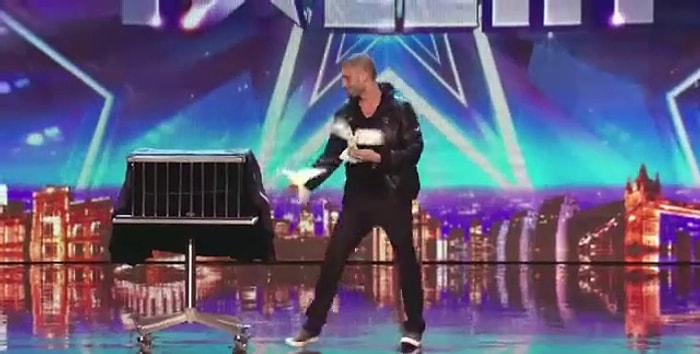 Klişelerin Çok Ötesinde! Her Yerden Kuş Çıkaran Adam