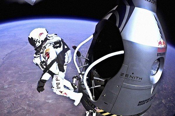 18. Felix Baumgartner, 39 bin metre yükseklikten kendini boşluğa bırakıyor. (2012)