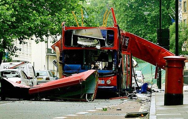 29. 7 Haziran'da Londra'da yaşanan terör saldırıları. Arkasında 52 ölü ve 700 yaralı bıraktı. (2005)