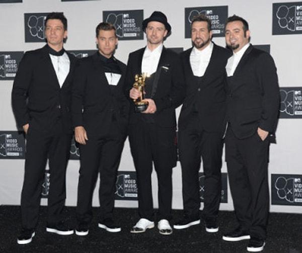 MTV müzik ödüllerinde 15 dk olan performanstan eski grubuna sadece 2 dk ayırdı.
