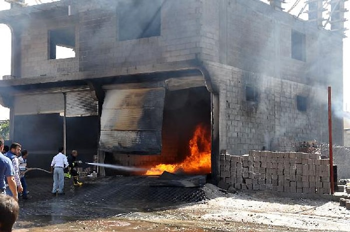 Hatay'da Kaçak Mazot Deposu Yandı