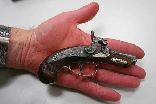 5. John Wilkes Booth'un 1865 yılında Abraham Lincoln'ü öldürmek için kullandığı silah