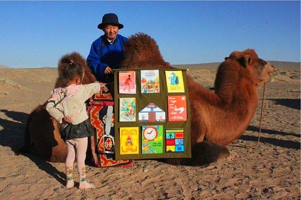 6. Gobi Çölü'nde gezici deve kütüphanesi