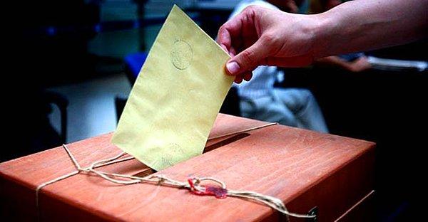 İYİ Parti’nin YSK temsilcisi Mustafa Tolga Öztürk, İYİ Parti Seçim İşleri Başkanı Şenol Sunat’ın talimatıyla, “seçimlerle parmak boyası” uygulanması talebiyle, YSK’ya başvurmuştu. YSK ise bu başvuruyu reddetti.