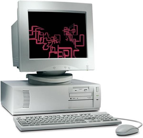 15. Kasası altına alınmış, ekran koruyuculu masaüstü bilgisayarlar.