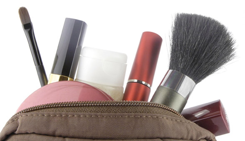 Makyaj Çantanızda Olması Gerekenler