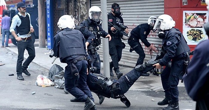 Yaralı Polisi Böyle Taşıdılar