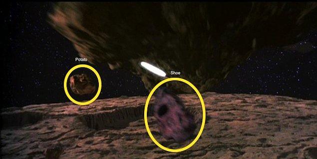 9. Filmlerde asteroit olarak patates ve ayakkabı kullanılmışlığı var.