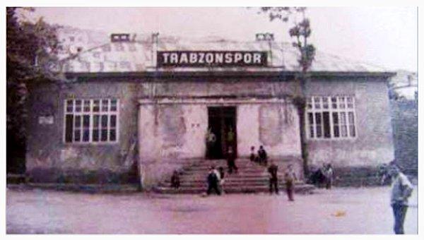 2. Trabzon'un en köklü iki kulübü birleşip Trabzonspor'u kurdu.