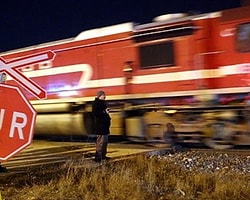 Yolcu Treni Akaryakıt Yüklü Tankere Çarptı