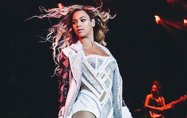 Beyoncé, müzik sektörünün önde gelen isimlerinden bir tanesi. Sizler de takdir edersiniz ki son yılların önemli figürleri arasında Beyoncé başlı başına yerini koruyor.