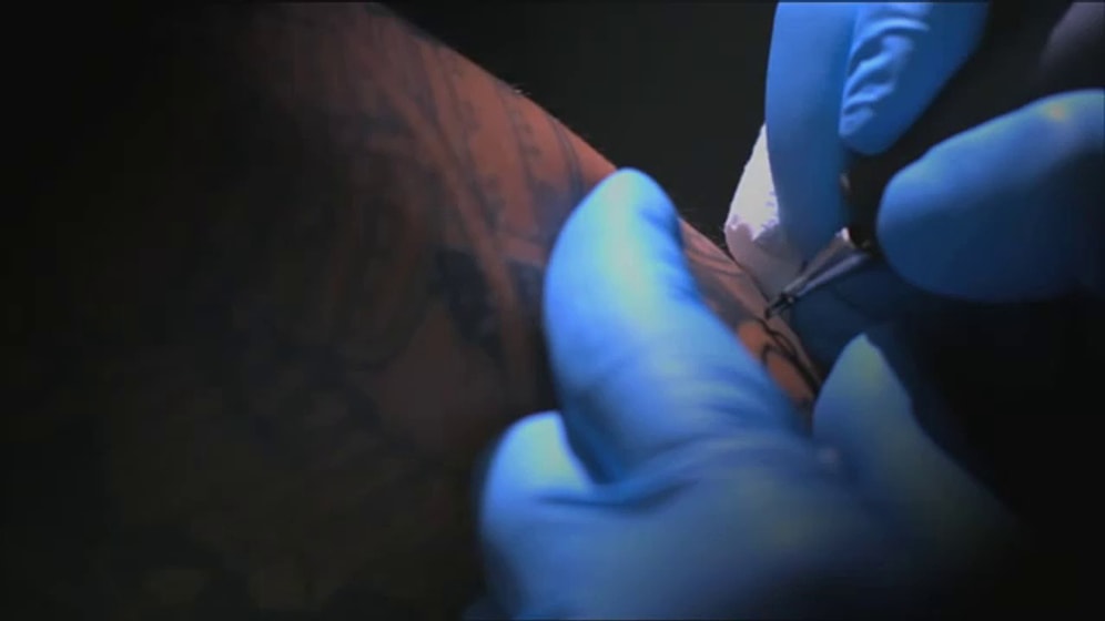 Yavaş Çekimde Dövme Makinesinin İşleyişi