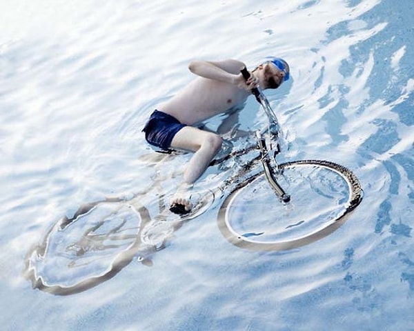 2. Kaliforniya'da, yüzme havuzunda bisiklet sürülmesine izin verilmez