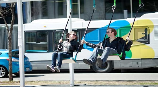 Montreal’in Salıncaklı Otobüs Durakları