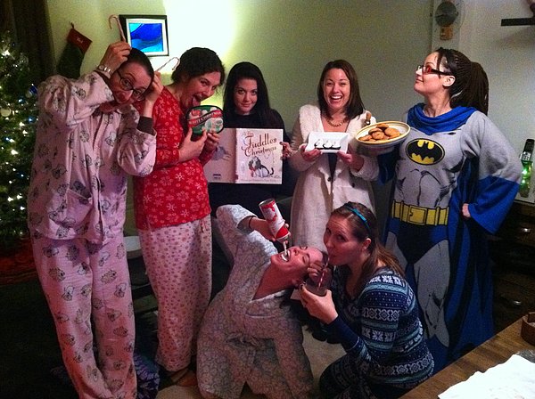 16. En güzel parti pijama partisidir