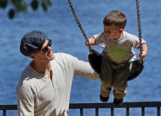 Çocuğunu Tek Başına Parka Götüren Babanın Geçmesi Gereken 9 Evre