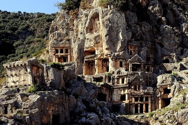 30. Kaya Mezarlar, Myra, Likya, Türkiye (Aynı zamanda Noel babanın yaşadığı yer)