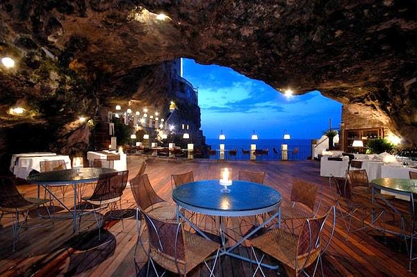 31. Grotta Palazzese Restoranı, Polignano a Mare, Güney İtalya