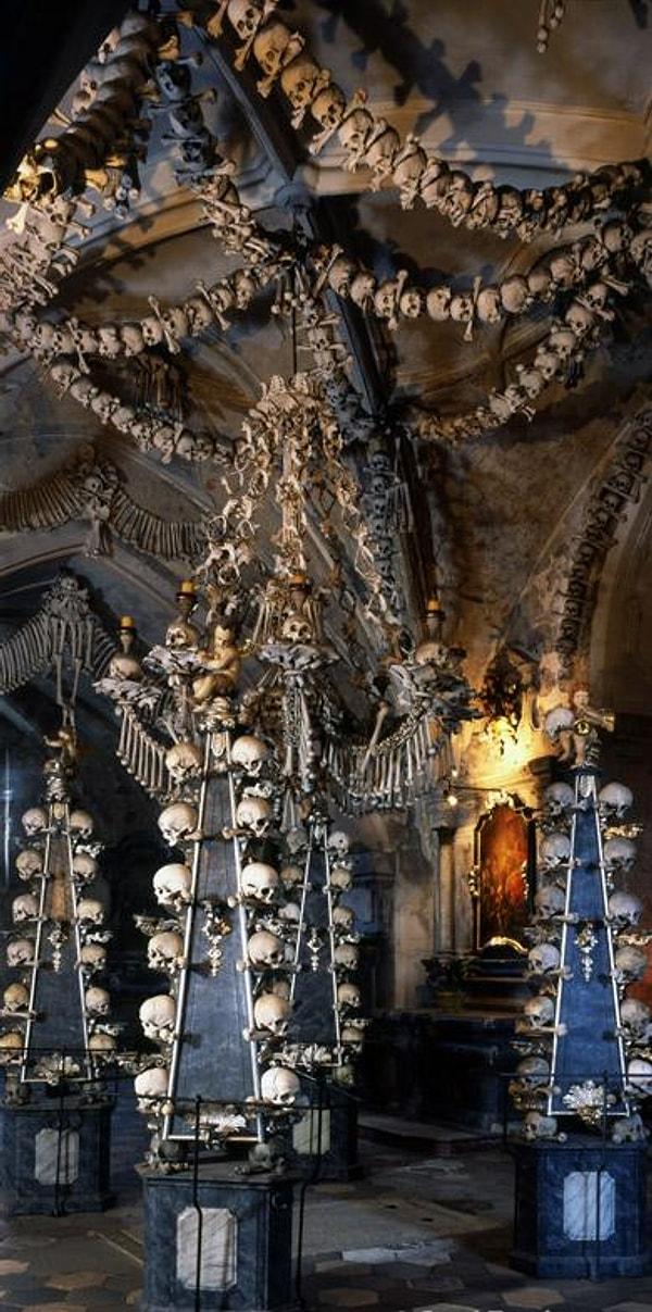 34. Kemik Kilise (40000'den fazla kişinin kemiklerini barındırıyor), Kutna Hora, Çek Cumhuriyeti
