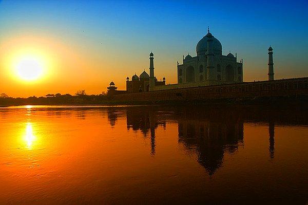 5. Kızıl İhtişamıyla Taj Mahal