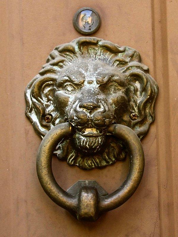 12-) Aslan kapı tokmağı